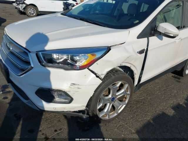 Белый Форд Эскейп, объемом двигателя 2 л и пробегом 65 тыс. км за 8000 $, фото 5 на Automoto.ua