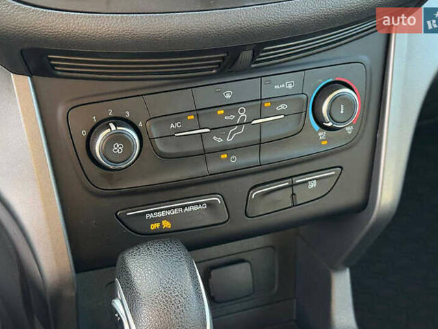 Белый Форд Эскейп, объемом двигателя 2.5 л и пробегом 97 тыс. км за 11000 $, фото 14 на Automoto.ua