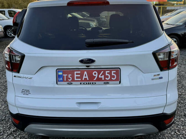 Белый Форд Эскейп, объемом двигателя 0 л и пробегом 140 тыс. км за 11800 $, фото 3 на Automoto.ua