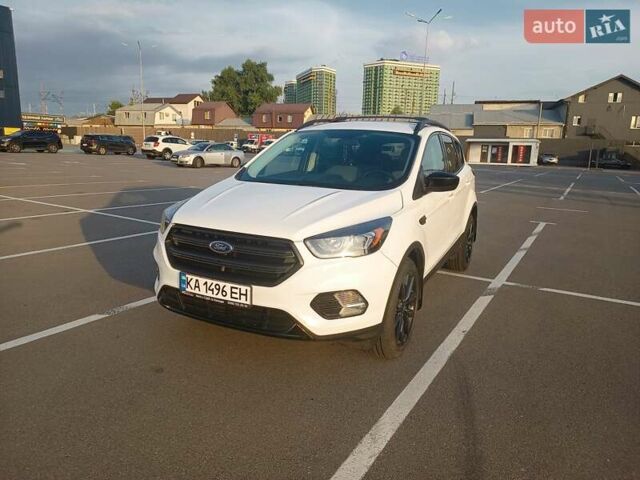 Белый Форд Эскейп, объемом двигателя 1.5 л и пробегом 62 тыс. км за 16700 $, фото 3 на Automoto.ua