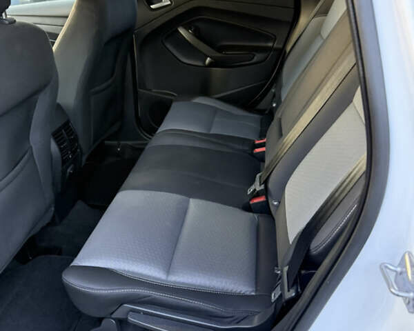 Белый Форд Эскейп, объемом двигателя 0 л и пробегом 140 тыс. км за 11800 $, фото 15 на Automoto.ua