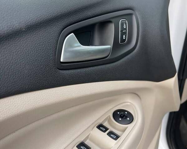 Белый Форд Эскейп, объемом двигателя 1.5 л и пробегом 269 тыс. км за 9600 $, фото 9 на Automoto.ua