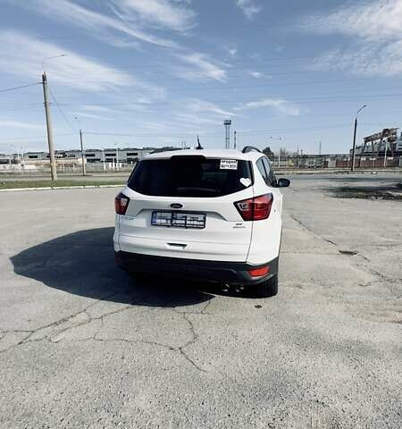 Білий Форд Ескейп, об'ємом двигуна 1.5 л та пробігом 130 тис. км за 14900 $, фото 1 на Automoto.ua