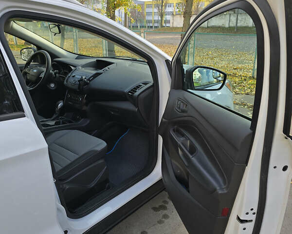 Белый Форд Эскейп, объемом двигателя 2.49 л и пробегом 65 тыс. км за 11000 $, фото 4 на Automoto.ua