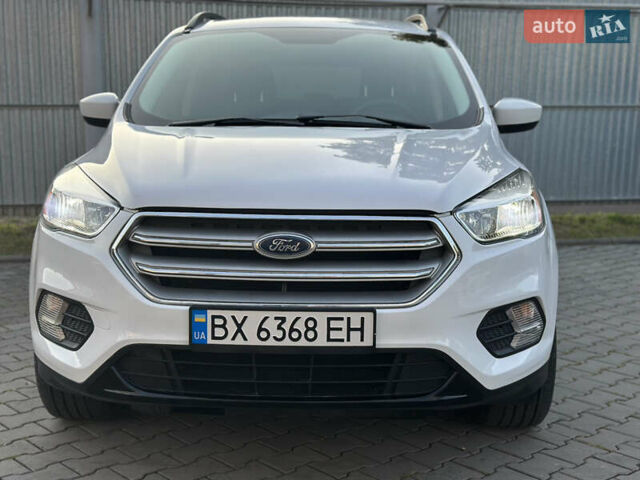 Білий Форд Ескейп, об'ємом двигуна 1.5 л та пробігом 45 тис. км за 14950 $, фото 1 на Automoto.ua