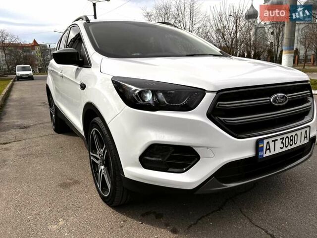 Белый Форд Эскейп, объемом двигателя 1.5 л и пробегом 73 тыс. км за 15900 $, фото 3 на Automoto.ua