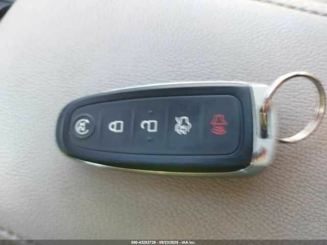 Белый Форд Эскейп, объемом двигателя 2 л и пробегом 65 тыс. км за 8000 $, фото 10 на Automoto.ua