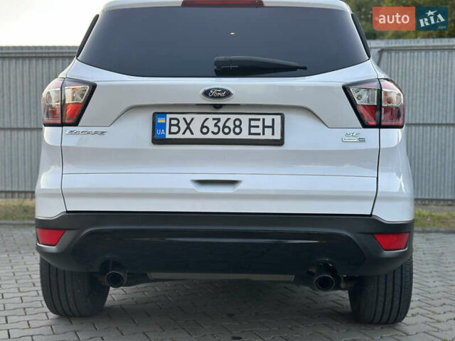 Білий Форд Ескейп, об'ємом двигуна 1.5 л та пробігом 45 тис. км за 14950 $, фото 5 на Automoto.ua