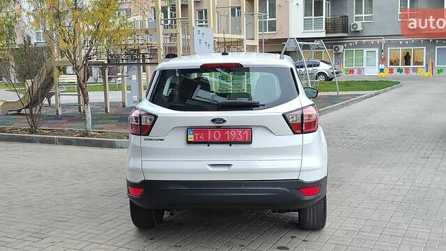 Белый Форд Эскейп, объемом двигателя 2.5 л и пробегом 113 тыс. км за 13900 $, фото 6 на Automoto.ua