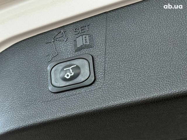 Білий Форд Ескейп, об'ємом двигуна 1.5 л та пробігом 123 тис. км за 15790 $, фото 22 на Automoto.ua