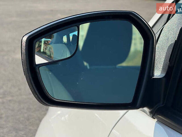 Белый Форд Эскейп, объемом двигателя 2.5 л и пробегом 97 тыс. км за 11000 $, фото 4 на Automoto.ua