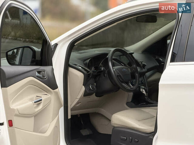 Білий Форд Ескейп, об'ємом двигуна 1.5 л та пробігом 144 тис. км за 13200 $, фото 11 на Automoto.ua