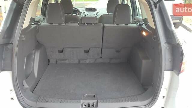 Белый Форд Эскейп, объемом двигателя 2.5 л и пробегом 113 тыс. км за 13900 $, фото 42 на Automoto.ua