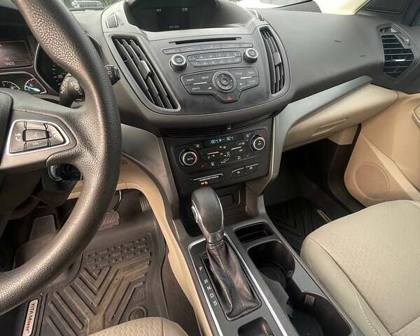 Белый Форд Эскейп, объемом двигателя 1.5 л и пробегом 269 тыс. км за 9600 $, фото 17 на Automoto.ua