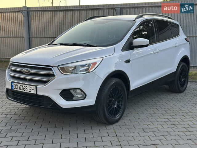 Білий Форд Ескейп, об'ємом двигуна 1.5 л та пробігом 45 тис. км за 14950 $, фото 2 на Automoto.ua