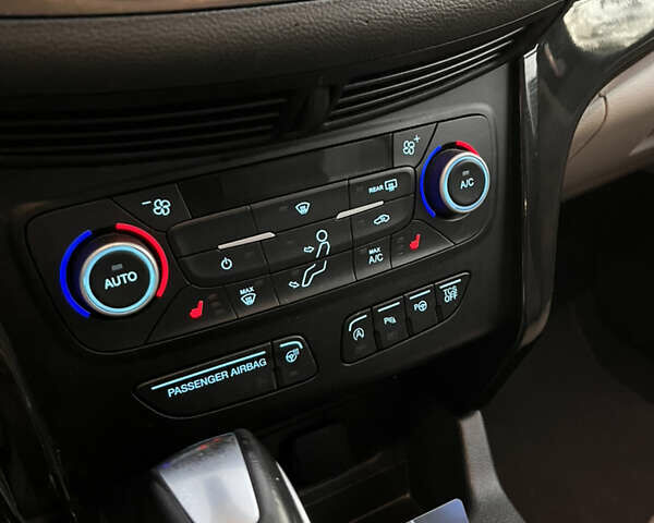 Белый Форд Эскейп, объемом двигателя 2 л и пробегом 93 тыс. км за 22000 $, фото 30 на Automoto.ua