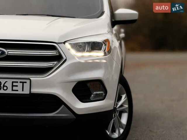 Білий Форд Ескейп, об'ємом двигуна 1.5 л та пробігом 144 тис. км за 13200 $, фото 8 на Automoto.ua