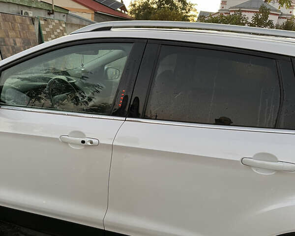 Белый Форд Эскейп, объемом двигателя 2 л и пробегом 93 тыс. км за 22000 $, фото 15 на Automoto.ua