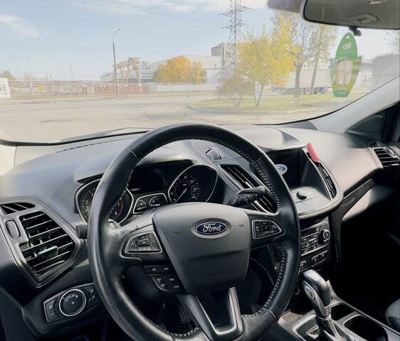 Белый Форд Эскейп, объемом двигателя 1.5 л и пробегом 130 тыс. км за 15000 $, фото 6 на Automoto.ua