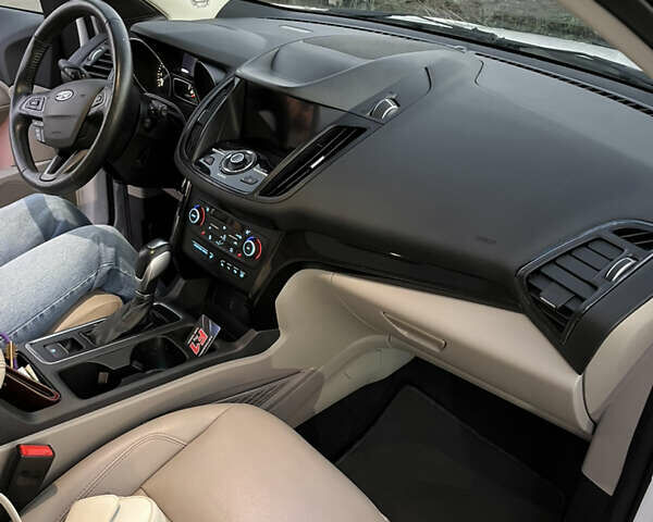 Белый Форд Эскейп, объемом двигателя 2 л и пробегом 93 тыс. км за 22000 $, фото 38 на Automoto.ua