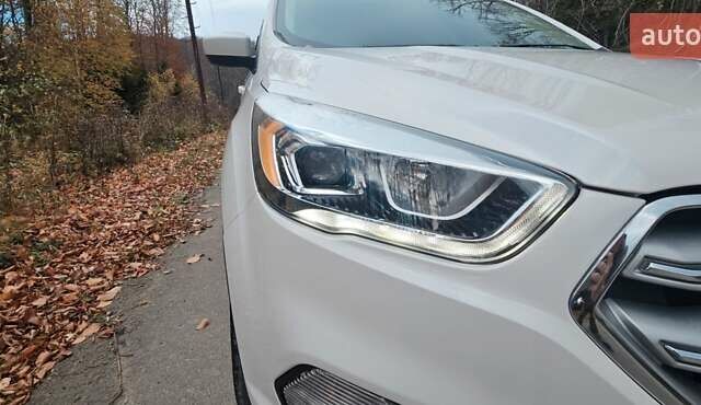 Белый Форд Эскейп, объемом двигателя 1.5 л и пробегом 147 тыс. км за 13600 $, фото 12 на Automoto.ua