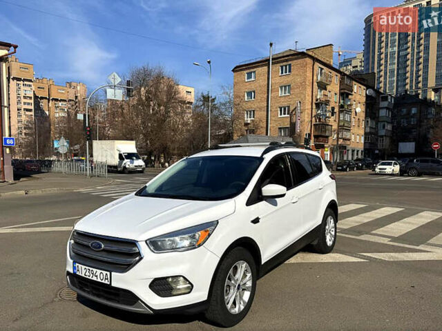 Белый Форд Эскейп, объемом двигателя 1.5 л и пробегом 166 тыс. км за 12500 $, фото 1 на Automoto.ua