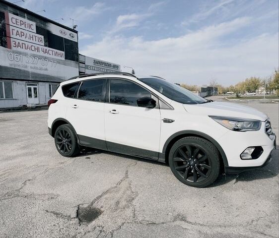 Белый Форд Эскейп, объемом двигателя 1.5 л и пробегом 130 тыс. км за 15000 $, фото 2 на Automoto.ua