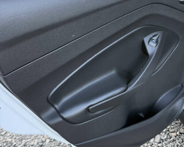 Белый Форд Эскейп, объемом двигателя 0 л и пробегом 140 тыс. км за 11800 $, фото 16 на Automoto.ua