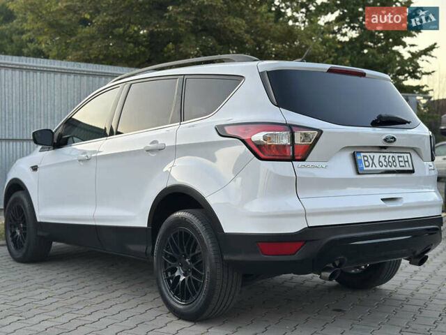 Білий Форд Ескейп, об'ємом двигуна 1.5 л та пробігом 45 тис. км за 14950 $, фото 6 на Automoto.ua