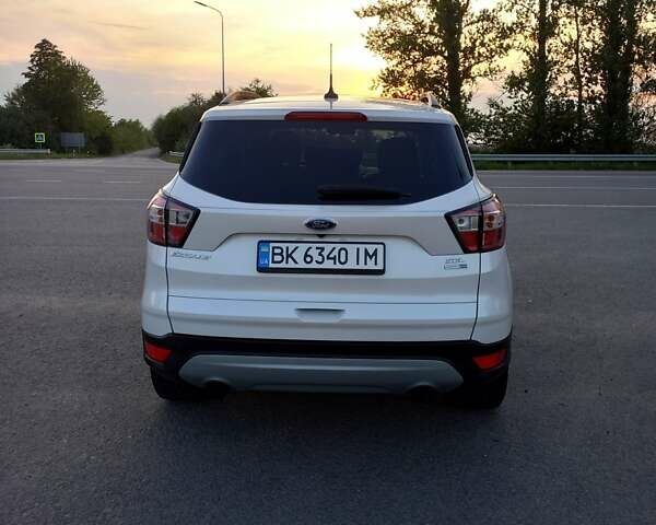 Белый Форд Эскейп, объемом двигателя 1.5 л и пробегом 170 тыс. км за 12500 $, фото 4 на Automoto.ua