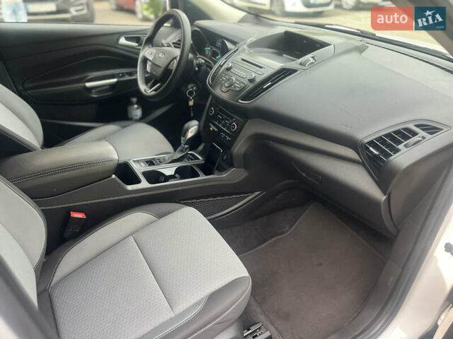 Белый Форд Эскейп, объемом двигателя 1.5 л и пробегом 181 тыс. км за 13200 $, фото 6 на Automoto.ua