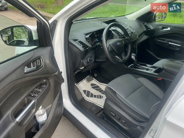 Белый Форд Эскейп, объемом двигателя 1.5 л и пробегом 181 тыс. км за 13200 $, фото 10 на Automoto.ua