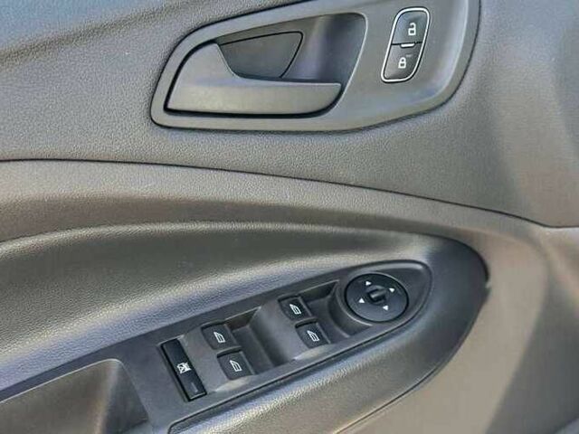 Белый Форд Эскейп, объемом двигателя 2.5 л и пробегом 90 тыс. км за 9000 $, фото 5 на Automoto.ua