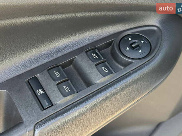 Белый Форд Эскейп, объемом двигателя 2.5 л и пробегом 97 тыс. км за 11000 $, фото 6 на Automoto.ua