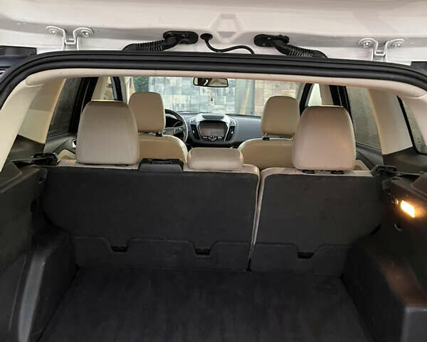 Белый Форд Эскейп, объемом двигателя 2 л и пробегом 93 тыс. км за 22000 $, фото 33 на Automoto.ua