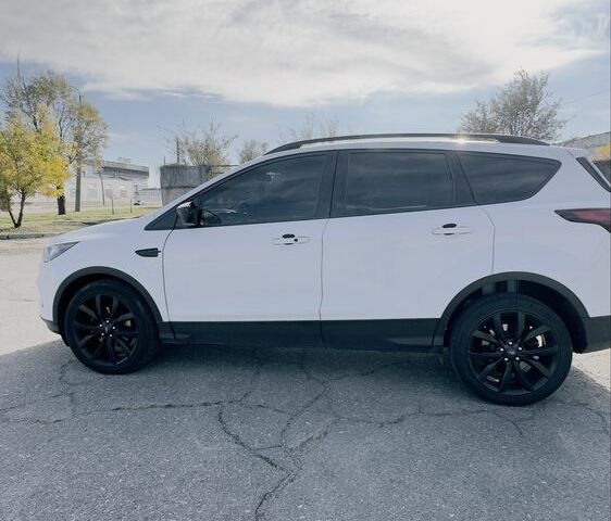 Белый Форд Эскейп, объемом двигателя 1.5 л и пробегом 130 тыс. км за 15000 $, фото 1 на Automoto.ua