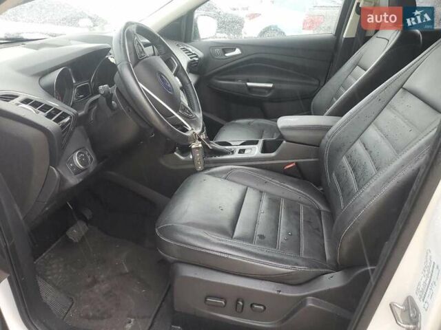 Белый Форд Эскейп, объемом двигателя 2 л и пробегом 73 тыс. км за 2900 $, фото 6 на Automoto.ua