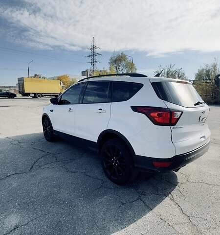 Білий Форд Ескейп, об'ємом двигуна 1.5 л та пробігом 130 тис. км за 14900 $, фото 2 на Automoto.ua
