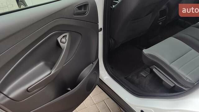 Белый Форд Эскейп, объемом двигателя 2.5 л и пробегом 113 тыс. км за 13900 $, фото 24 на Automoto.ua