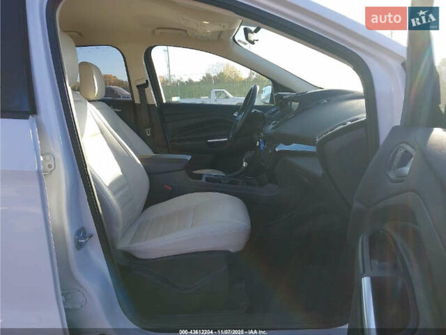 Белый Форд Эскейп, объемом двигателя 1.5 л и пробегом 120 тыс. км за 2500 $, фото 8 на Automoto.ua