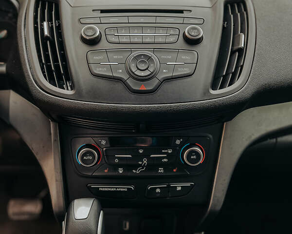 Білий Форд Ескейп, об'ємом двигуна 2 л та пробігом 236 тис. км за 12500 $, фото 11 на Automoto.ua