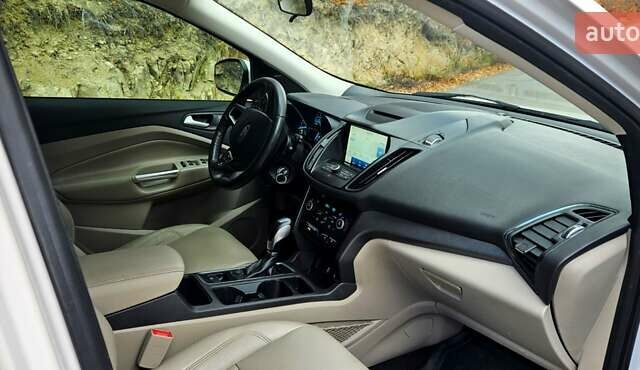 Белый Форд Эскейп, объемом двигателя 1.5 л и пробегом 147 тыс. км за 13600 $, фото 16 на Automoto.ua