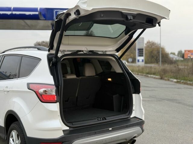 Белый Форд Эскейп, объемом двигателя 1.5 л и пробегом 144 тыс. км за 13200 $, фото 19 на Automoto.ua