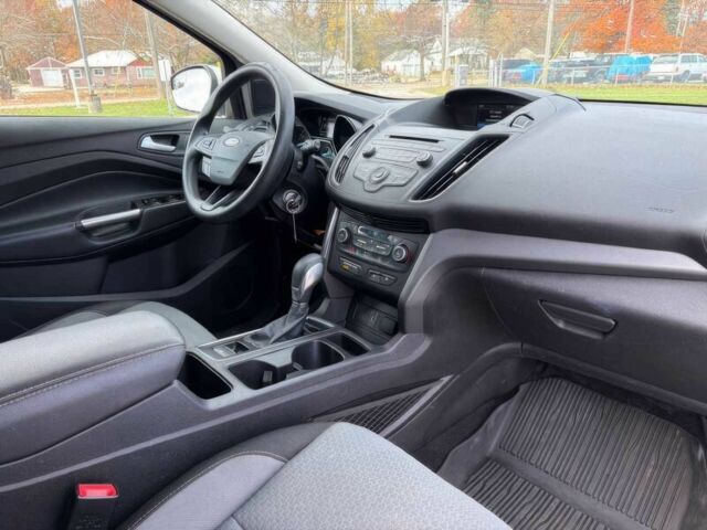 Белый Форд Эскейп, объемом двигателя 1.5 л и пробегом 38 тыс. км за 12100 $, фото 7 на Automoto.ua