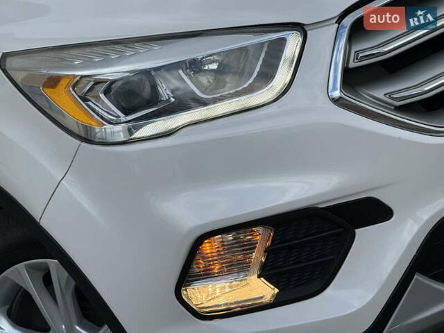 Белый Форд Эскейп, объемом двигателя 1.5 л и пробегом 130 тыс. км за 13400 $, фото 19 на Automoto.ua