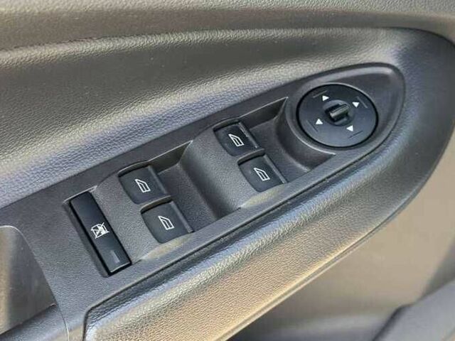 Белый Форд Эскейп, объемом двигателя 2.5 л и пробегом 90 тыс. км за 9000 $, фото 6 на Automoto.ua