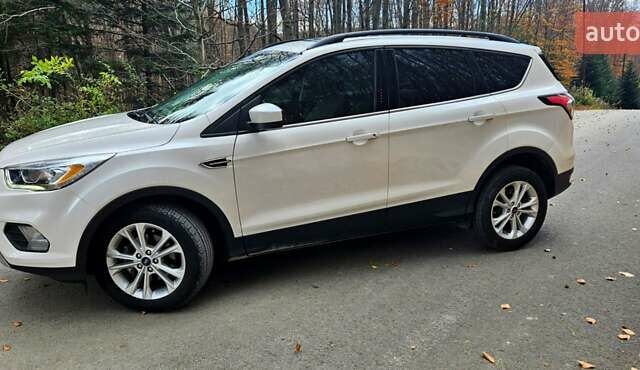 Белый Форд Эскейп, объемом двигателя 1.5 л и пробегом 147 тыс. км за 13600 $, фото 4 на Automoto.ua