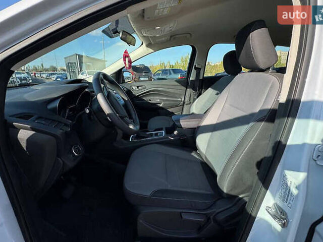 Белый Форд Эскейп, объемом двигателя 2.5 л и пробегом 97 тыс. км за 11000 $, фото 7 на Automoto.ua