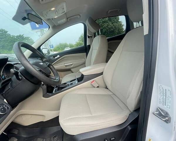 Белый Форд Эскейп, объемом двигателя 1.5 л и пробегом 269 тыс. км за 9600 $, фото 7 на Automoto.ua