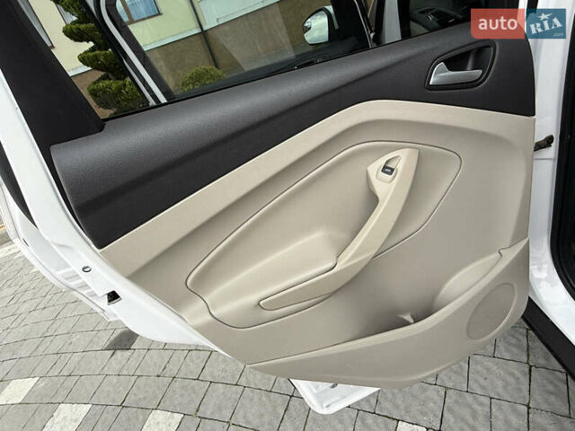 Белый Форд Эскейп, объемом двигателя 1.5 л и пробегом 130 тыс. км за 13400 $, фото 67 на Automoto.ua